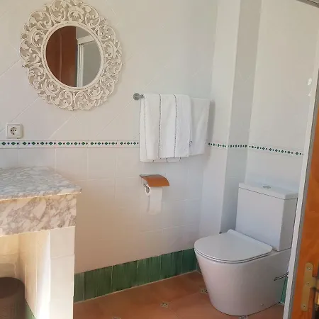 Atlantika, Solo Familias O Parejas