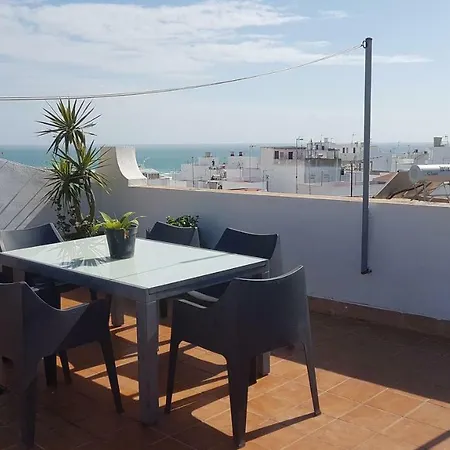 Atlantika, Solo Familias O Parejas Apartment